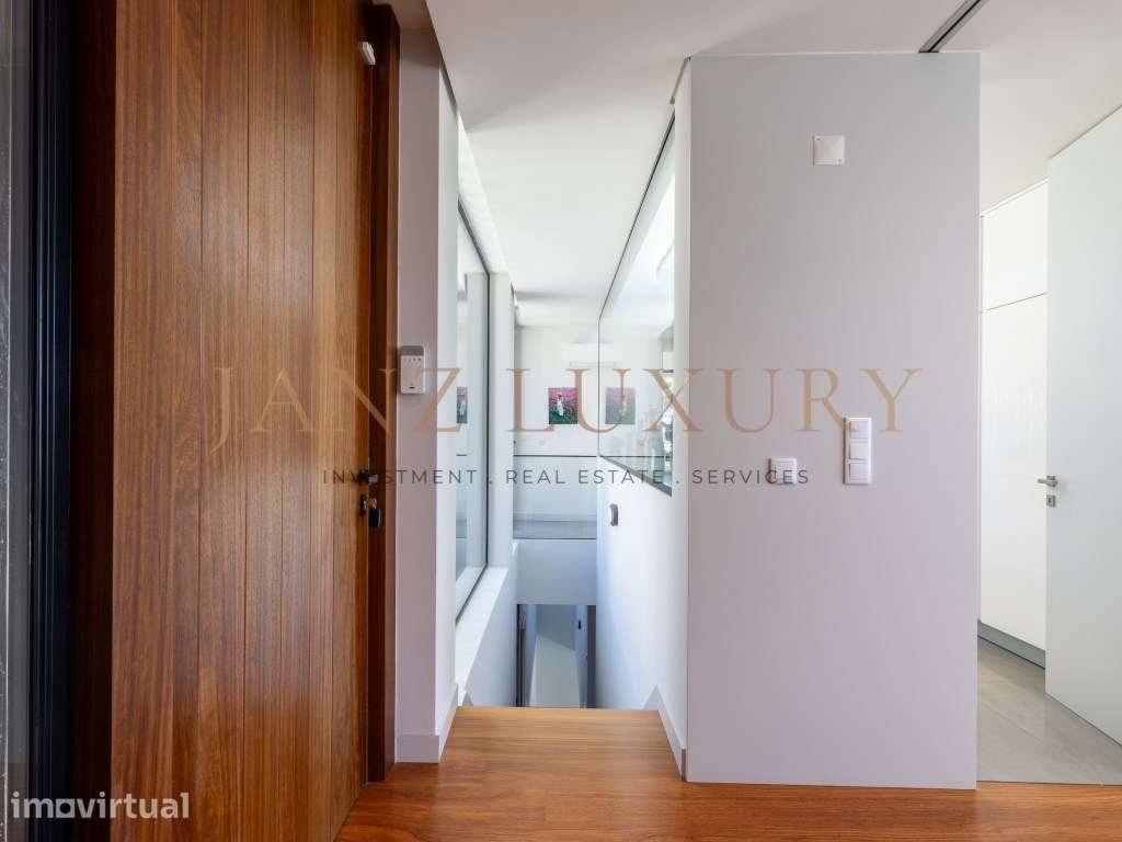 Moradia T4 Contemporânea com Vista Mar Total e Rooftop | Paço de Arcos - Grande imagem: 5/58