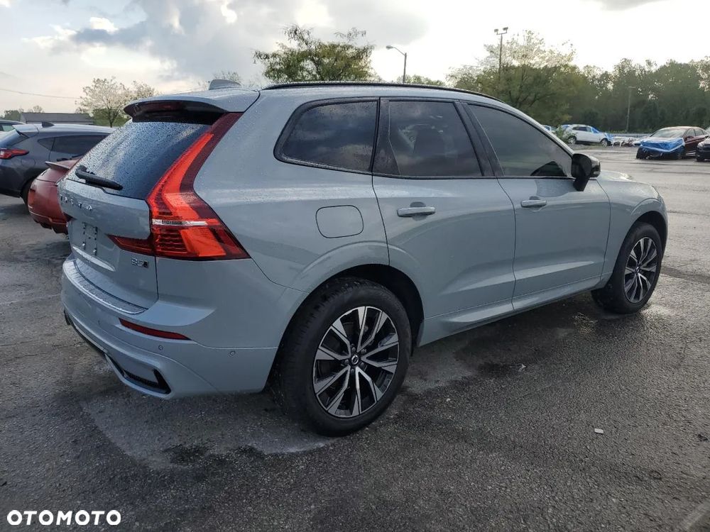 Volvo XC 60 B5 B AWD Plus Black Edition - 4