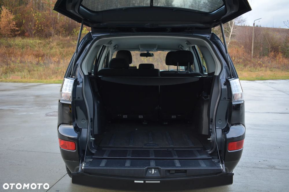 Mitsubishi Outlander - 27
