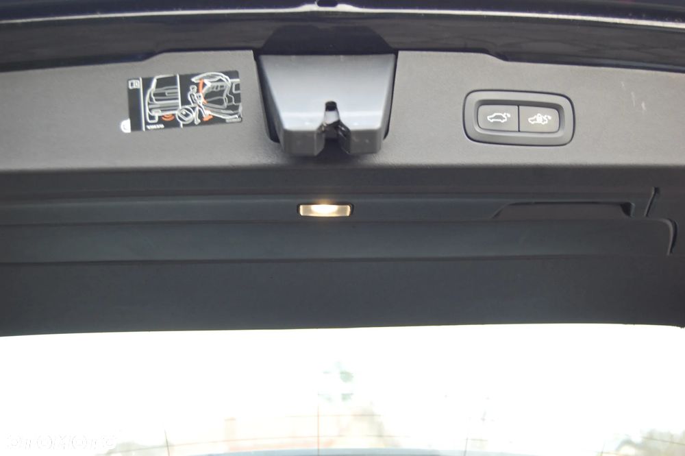 Volvo V60 Cross Country D4 AWD Geartronic Pro - 24