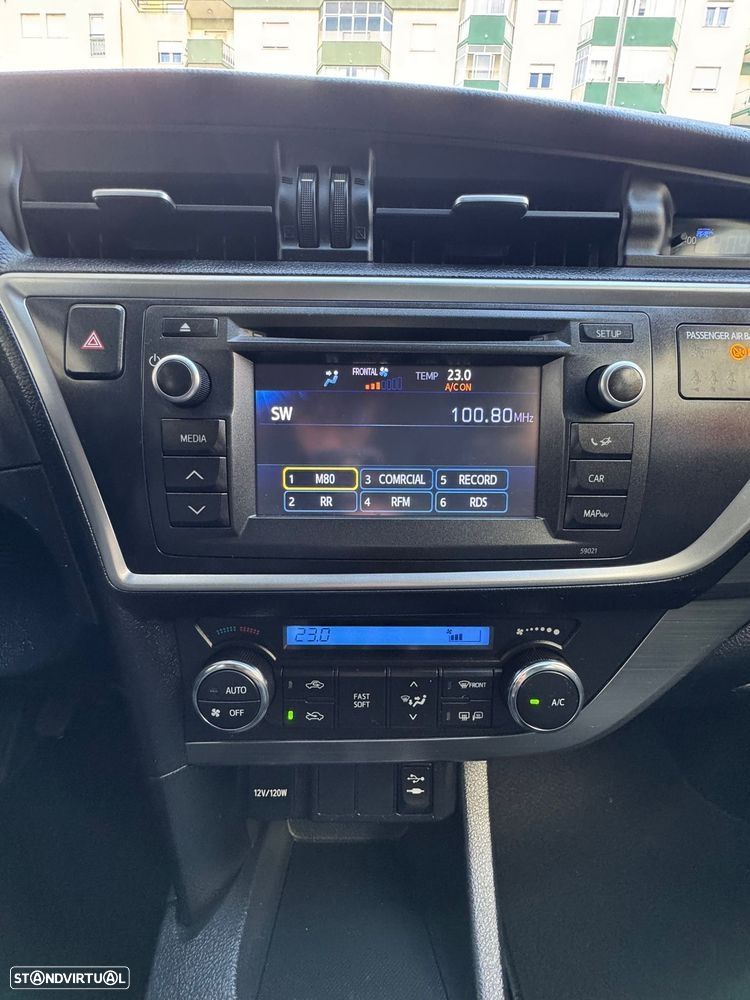 Toyota Auris Touring Sports 1.4 D-4D Design Edition - 12