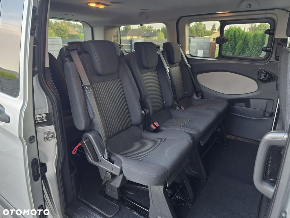 Ford Tourneo Custom - 25