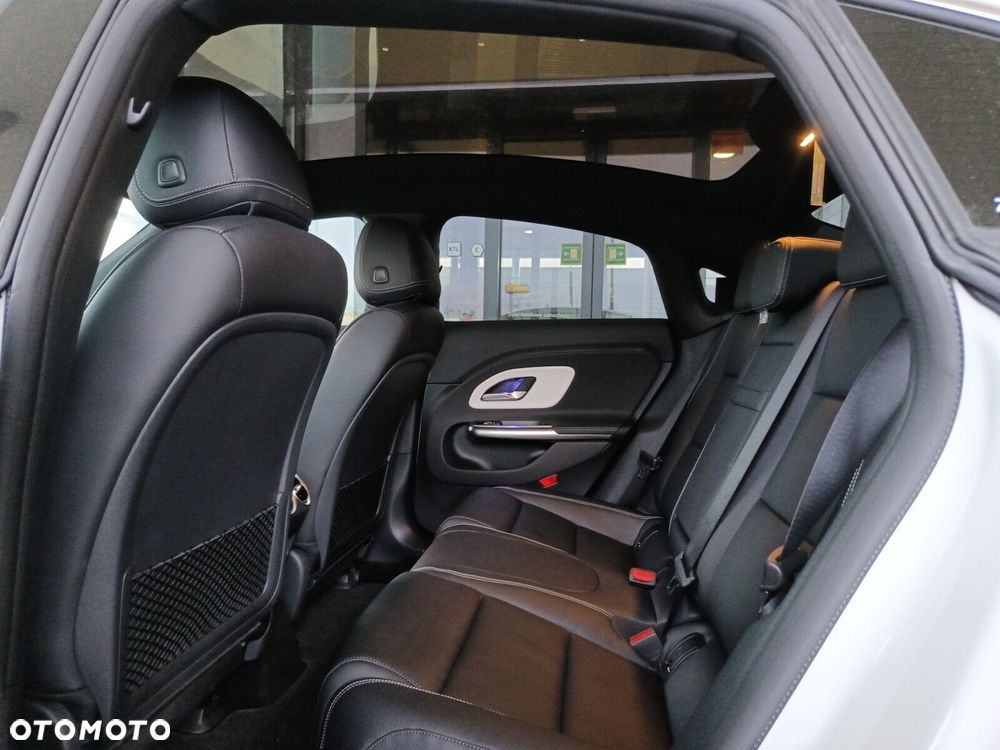 Mercedes-Benz CLA - 27