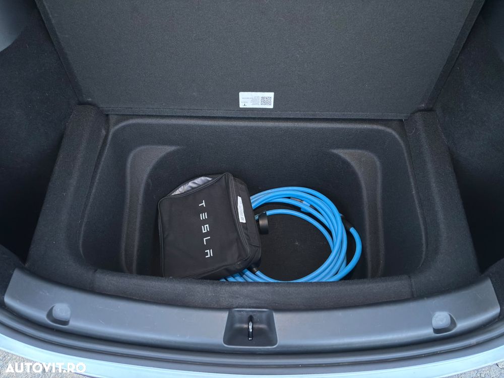 Tesla Model Y Long Range Dual Motor AWD - 22