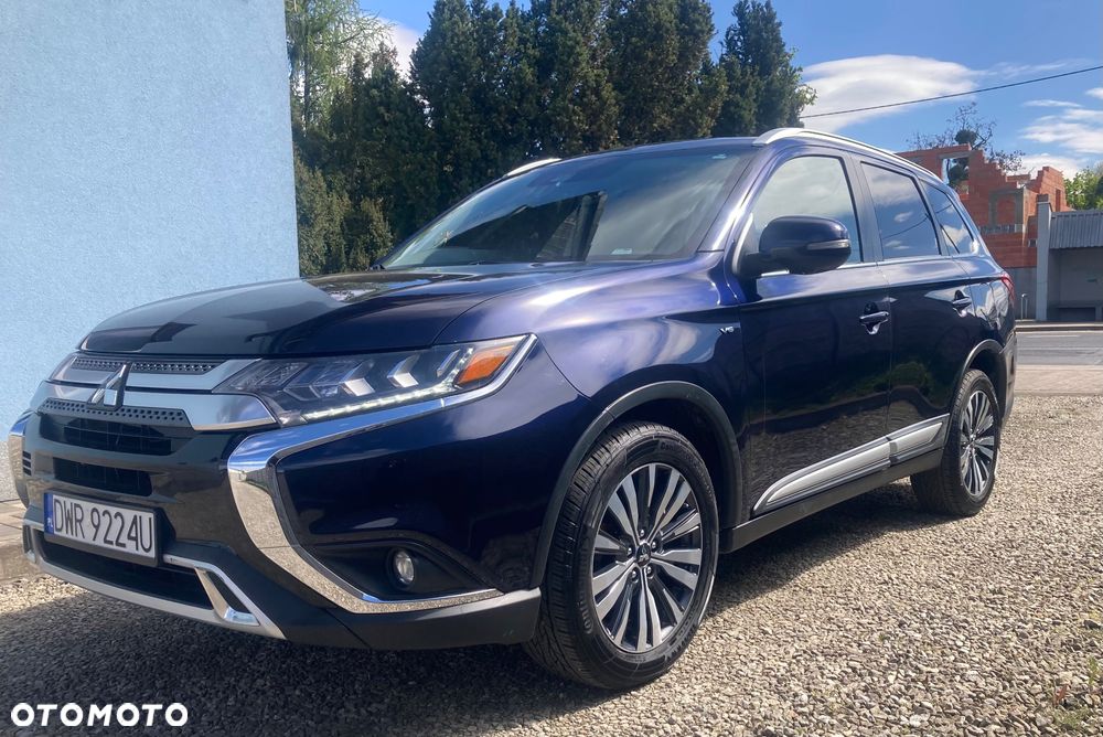 Mitsubishi Outlander - 1