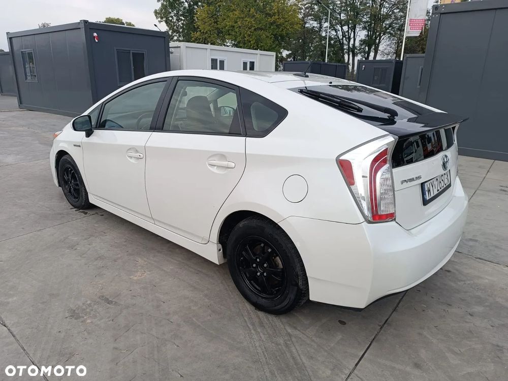 Toyota Prius - 4