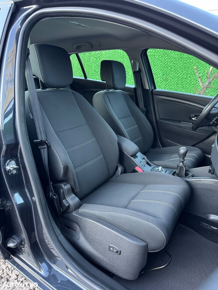 Renault Megane dCi 110 FAP Paris - 11