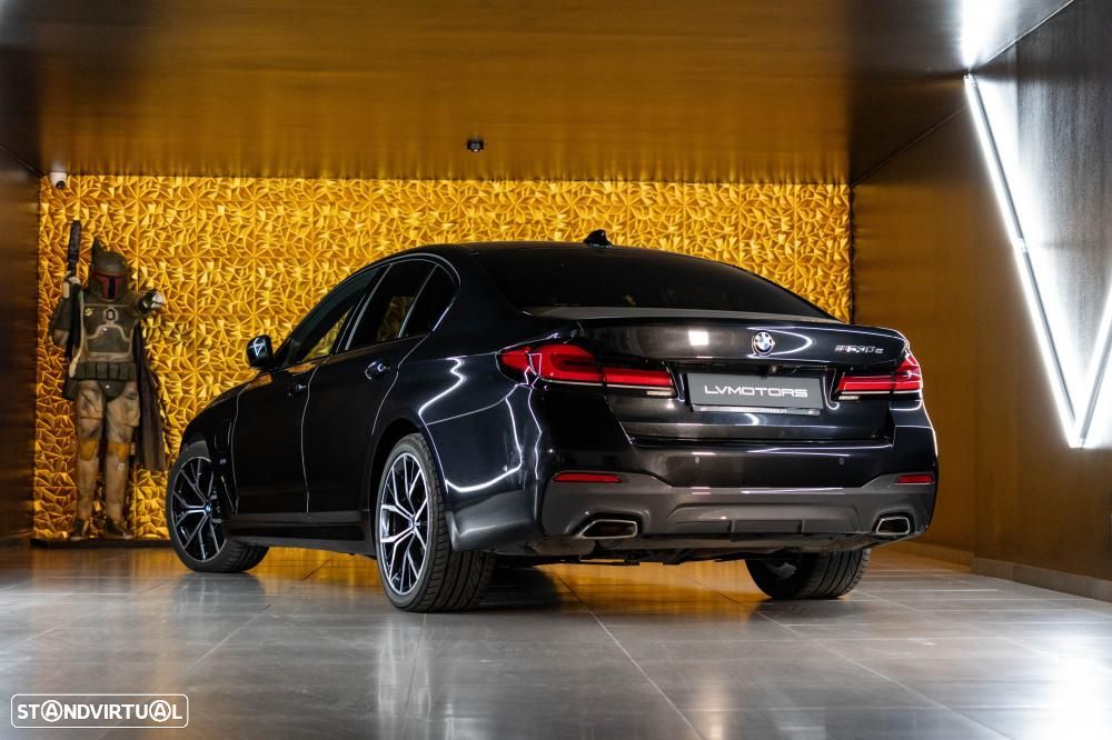 BMW 530 e Pack Desportivo M - 8