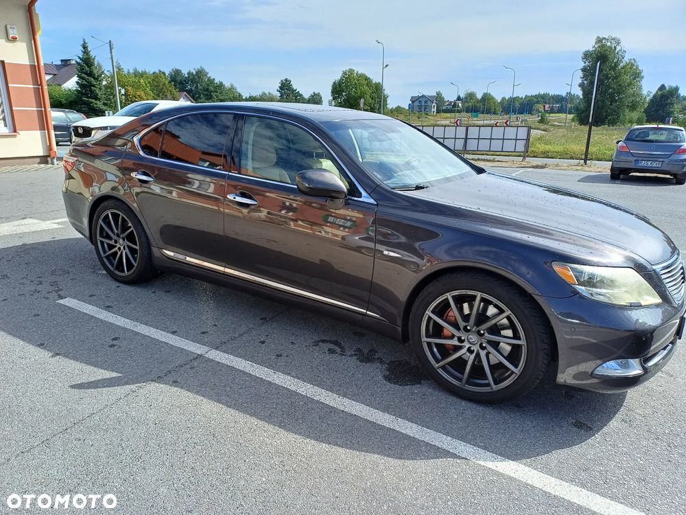 Lexus LS - 21