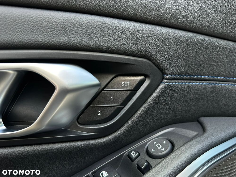 BMW Seria 3 330i xDrive M Sport sport - 18