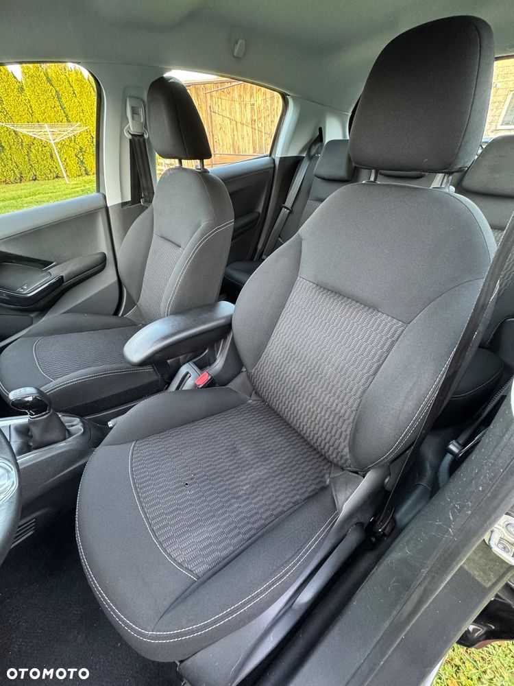Peugeot 208 - 27