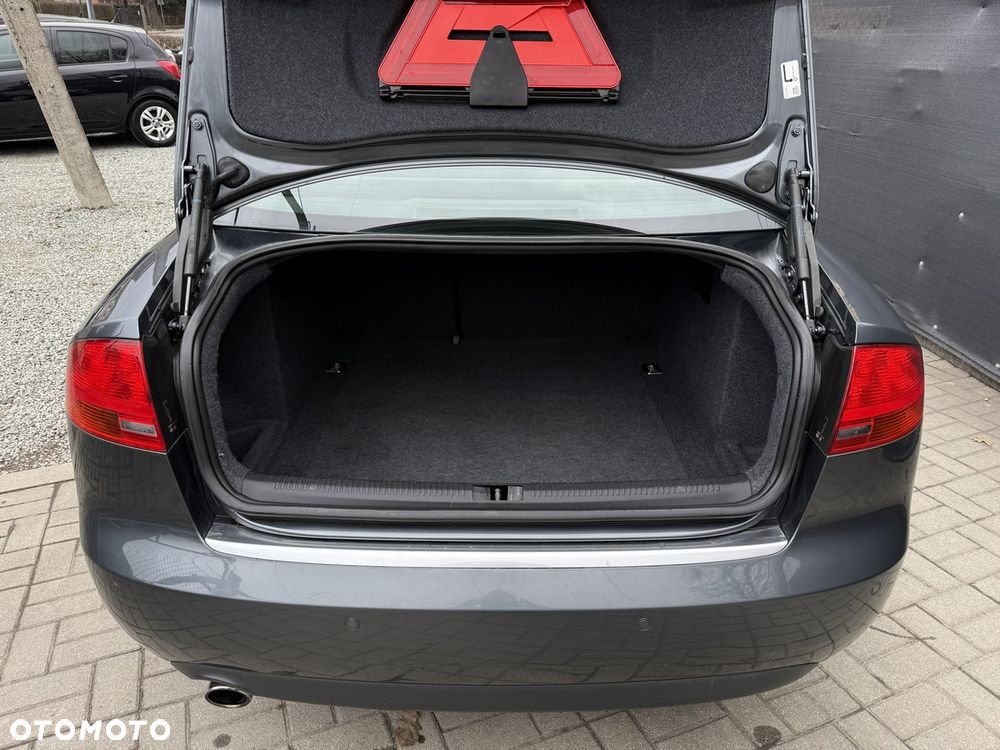 Audi A4 Limousine - 32
