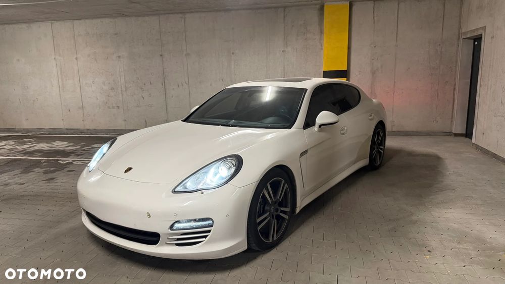 Porsche Panamera 4 PDK Platinum Edition - 15