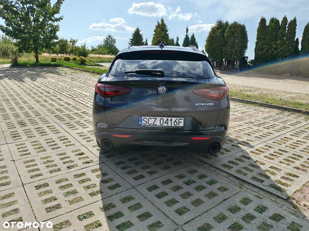 Alfa Romeo Stelvio 2.0 Turbo 16V AT8-Q4 Veloce - 19