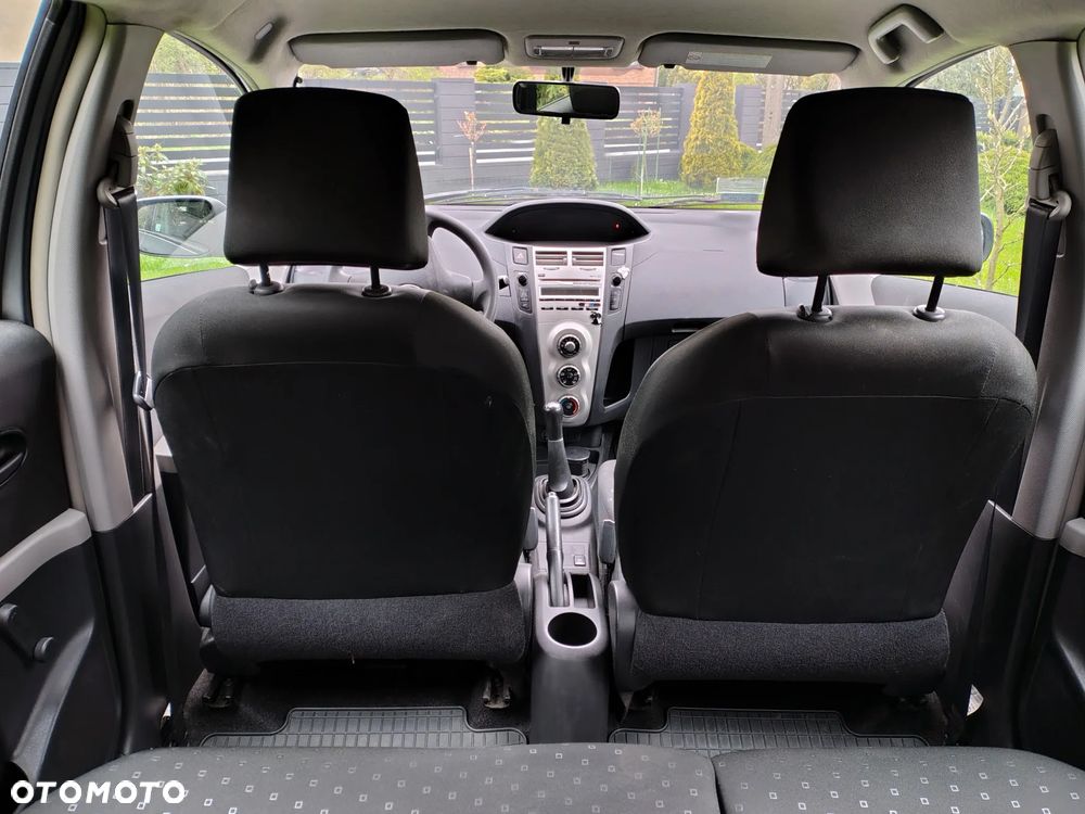 Toyota Yaris 1.3 Terra - 11