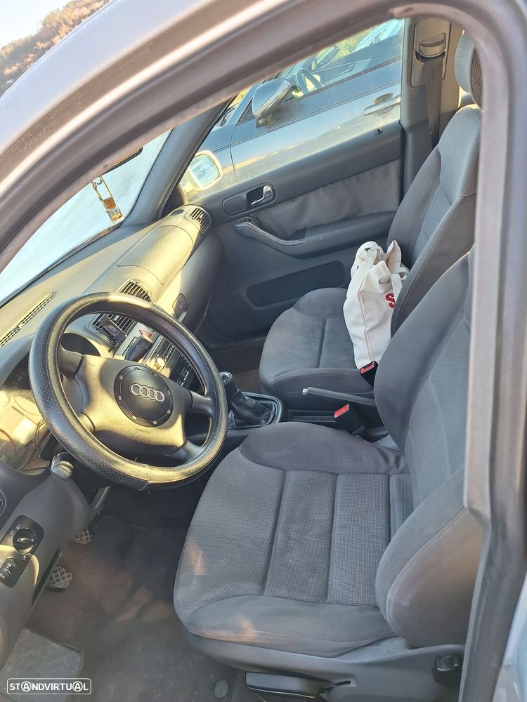 Audi A3 1.9 TDI Attraction - 2