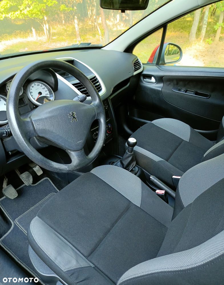 Peugeot 207 1.4 - 8