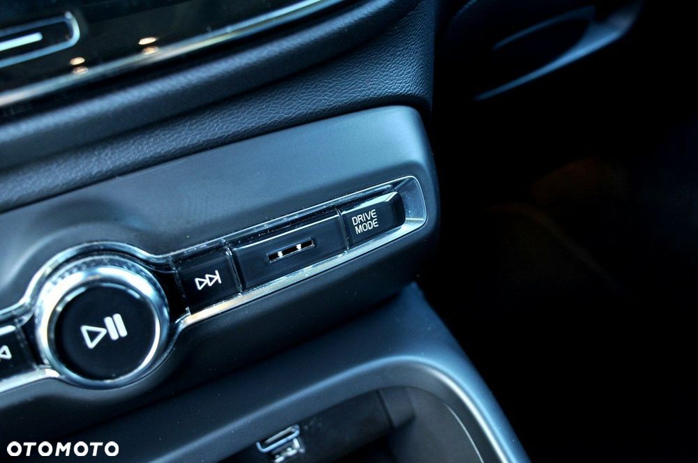 Volvo XC 40 D3 Momentum Pro - 32