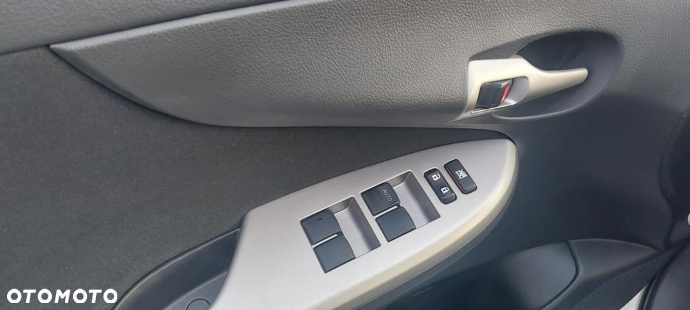 Toyota Corolla 1.6 VVT-i Premium - 15