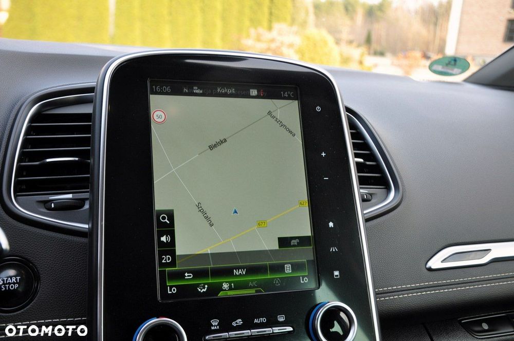 Renault Grand Scenic - 32