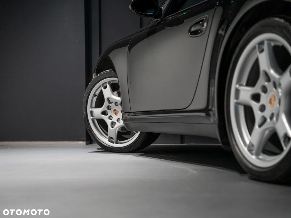 Porsche 911 Carrera 4 Tiptronic S - 18