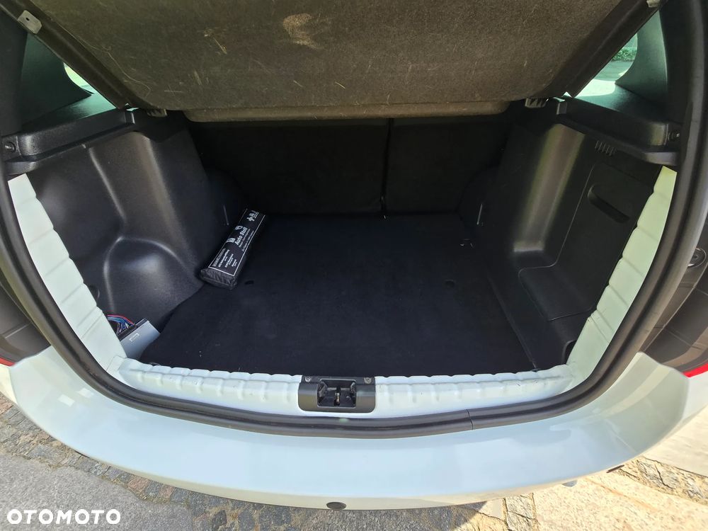 Dacia Duster TCe 125 4x2 Celebration - 11