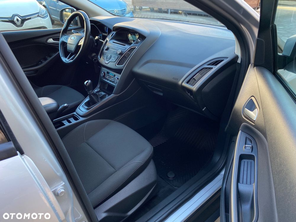 Ford Focus 1.6 Trend - 30