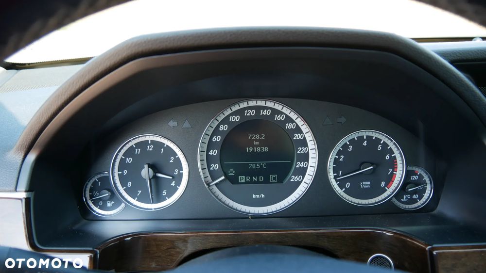 Mercedes-Benz Klasa E 250 CGI BlueEFFICIENCY Elegance - 16