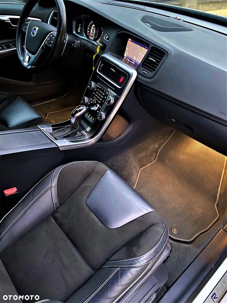 Volvo V60 Cross Country D4 AWD Geartronic - 20