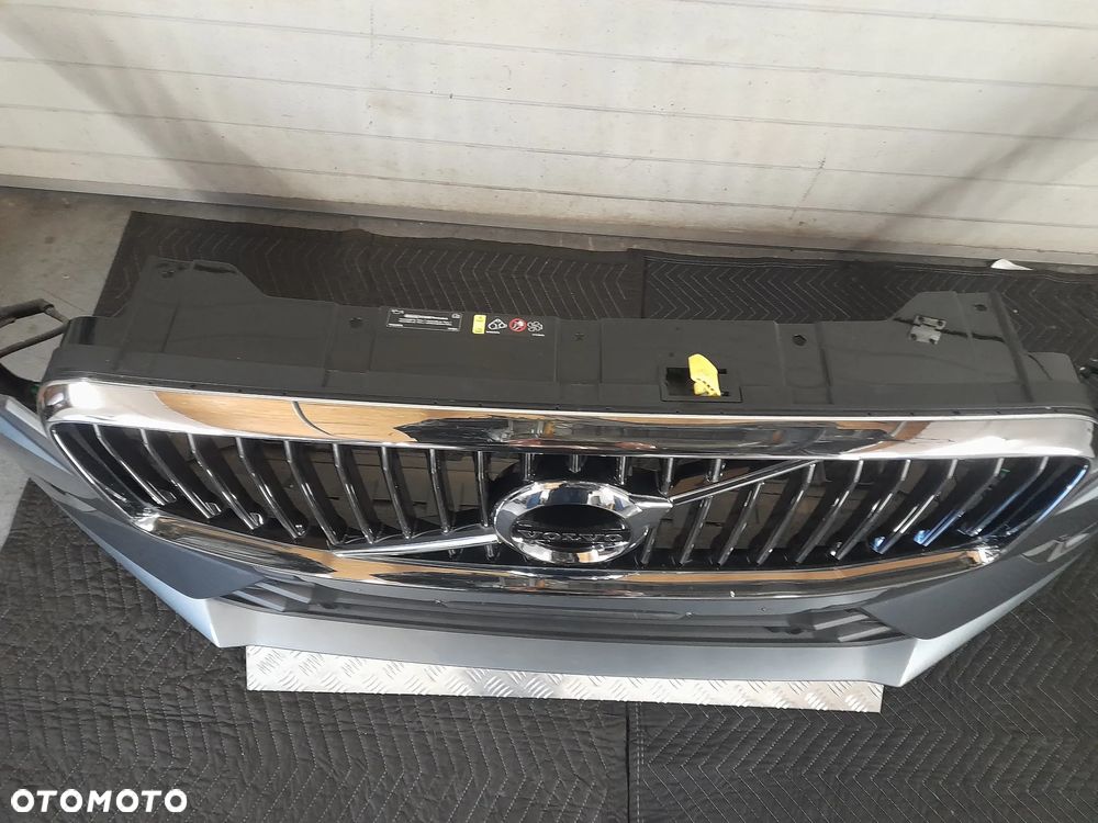 Zderzak przód kompletny inscription kol.714 sprysk 4pdc Volvo XC60 II 19r - 13