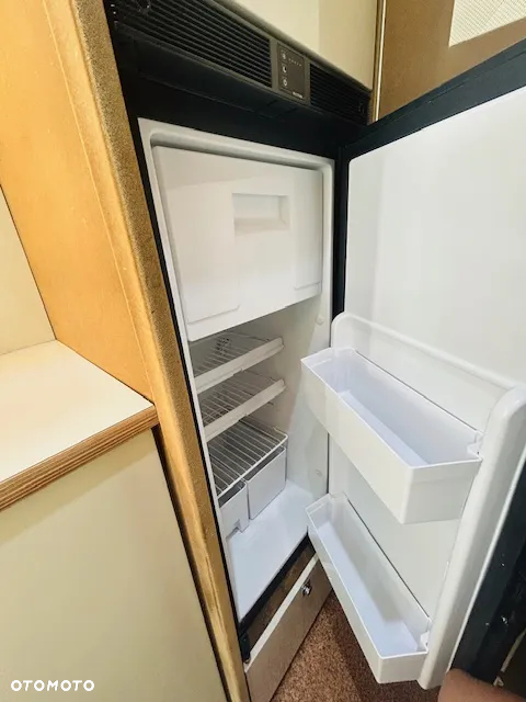 Mercedes-Benz SPRINTER 319 - 25