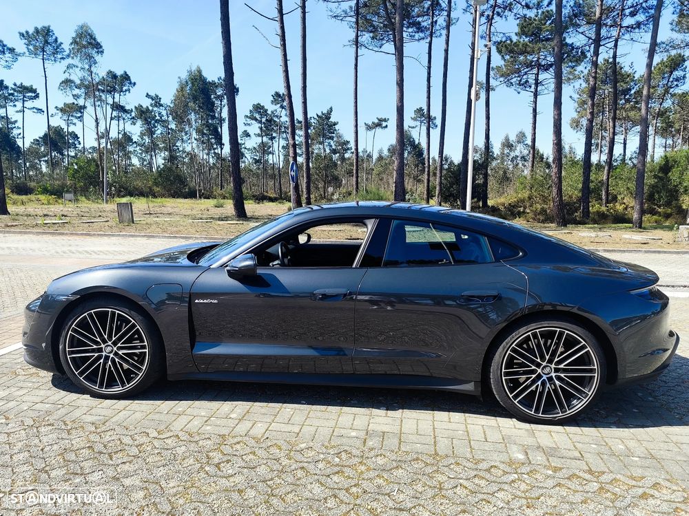 Porsche Taycan 4 - 3