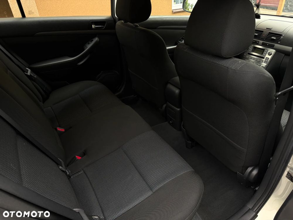Toyota Avensis 1.8 VVT-i Sol - 17