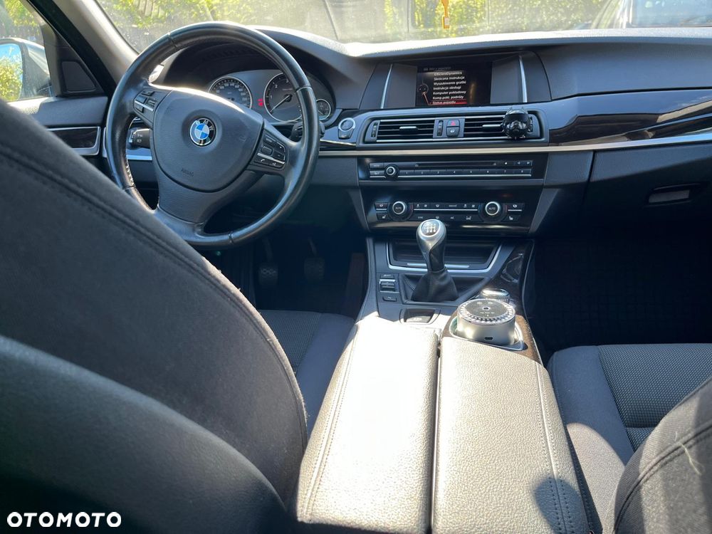 BMW Seria 5 525d Luxury Line - 6