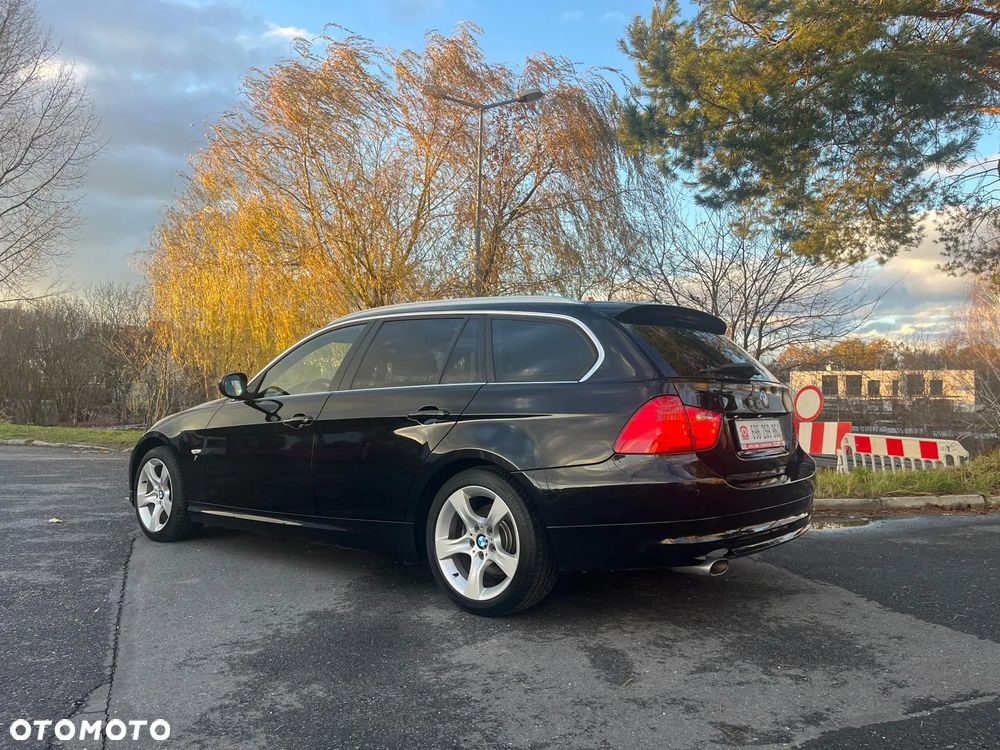 BMW Seria 3 318d DPF Touring - 11