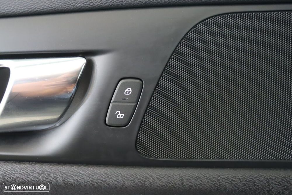 Volvo V60 2.0 D3 Momentum - 16