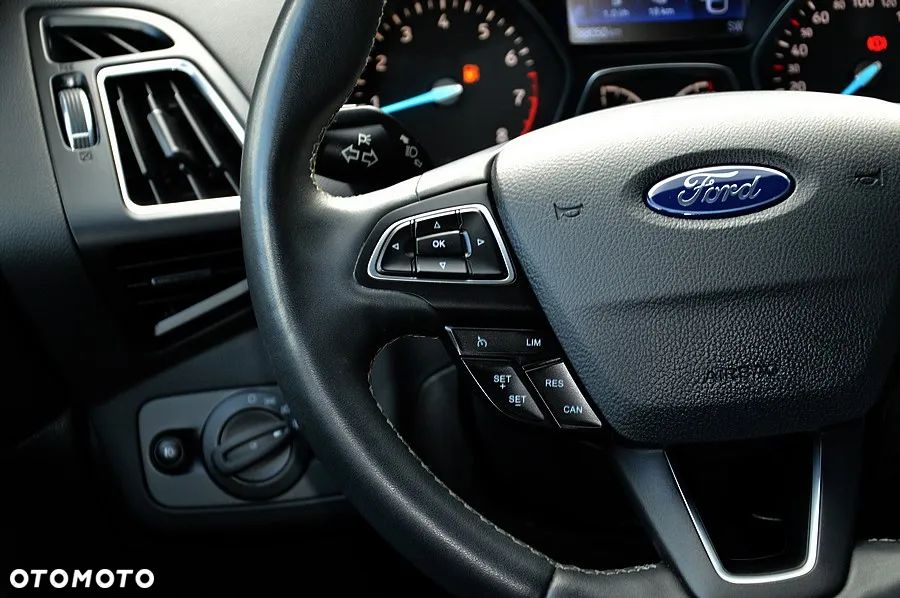 Ford Kuga 1.5 EcoBoost 2x4 ST-Line - 28