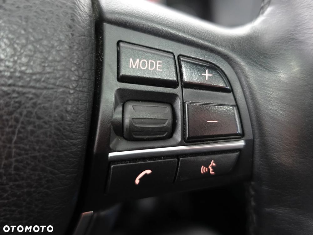 BMW Seria 5 528i - 38