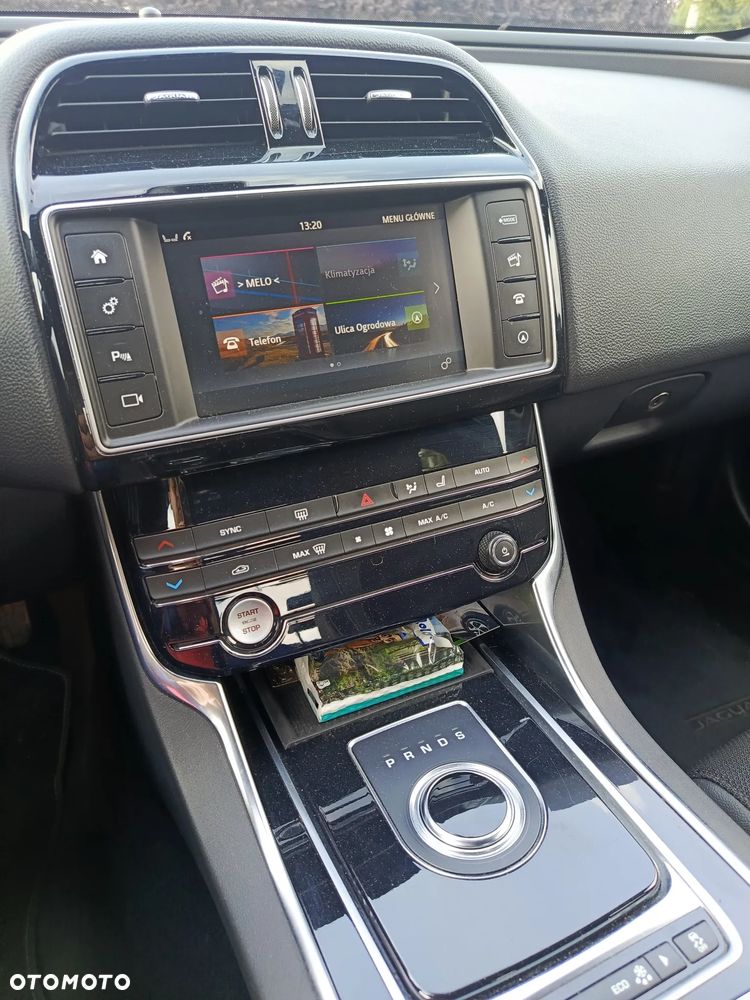Jaguar XE 2.0 D AWD R-Sport - 17