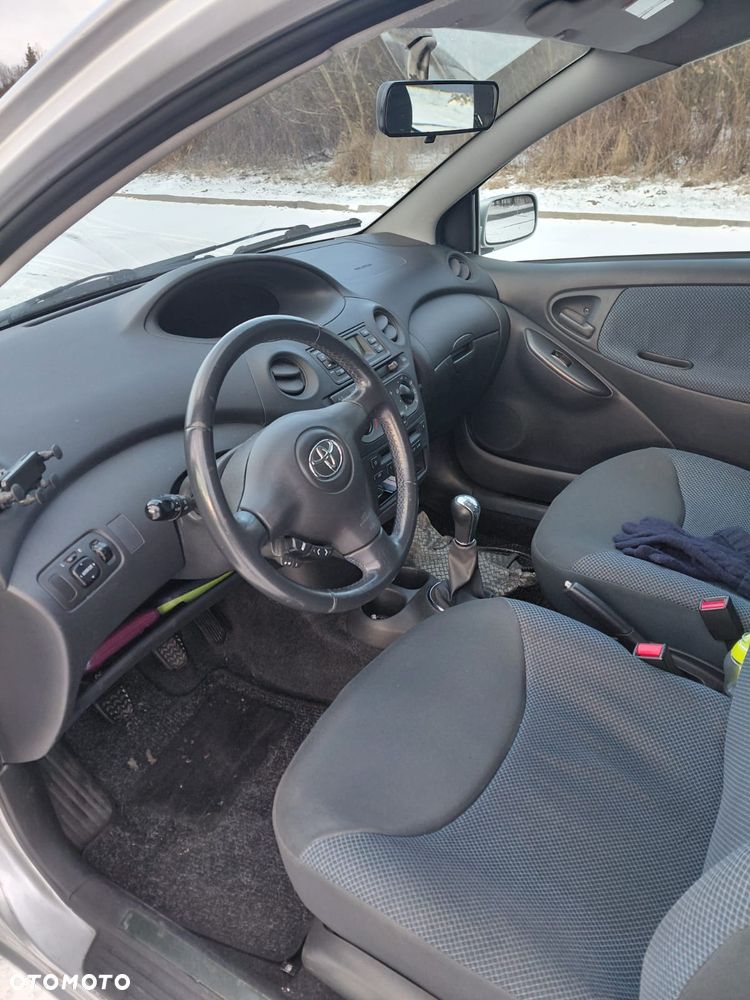Toyota Yaris 1.0 - 5