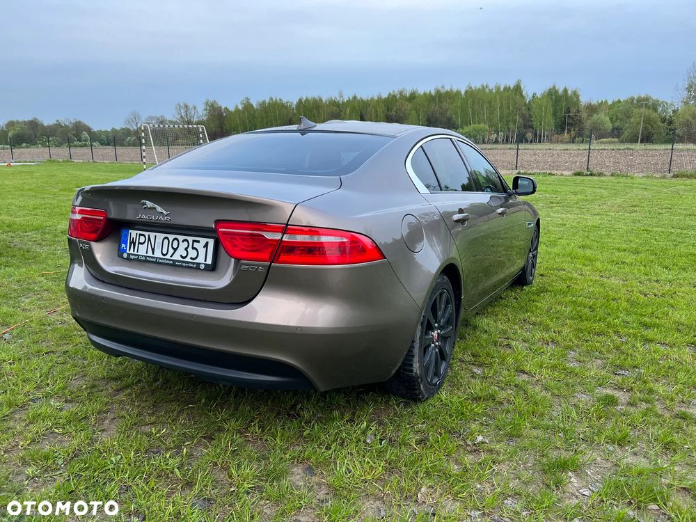 Jaguar XE 2.0 T Pure - 17