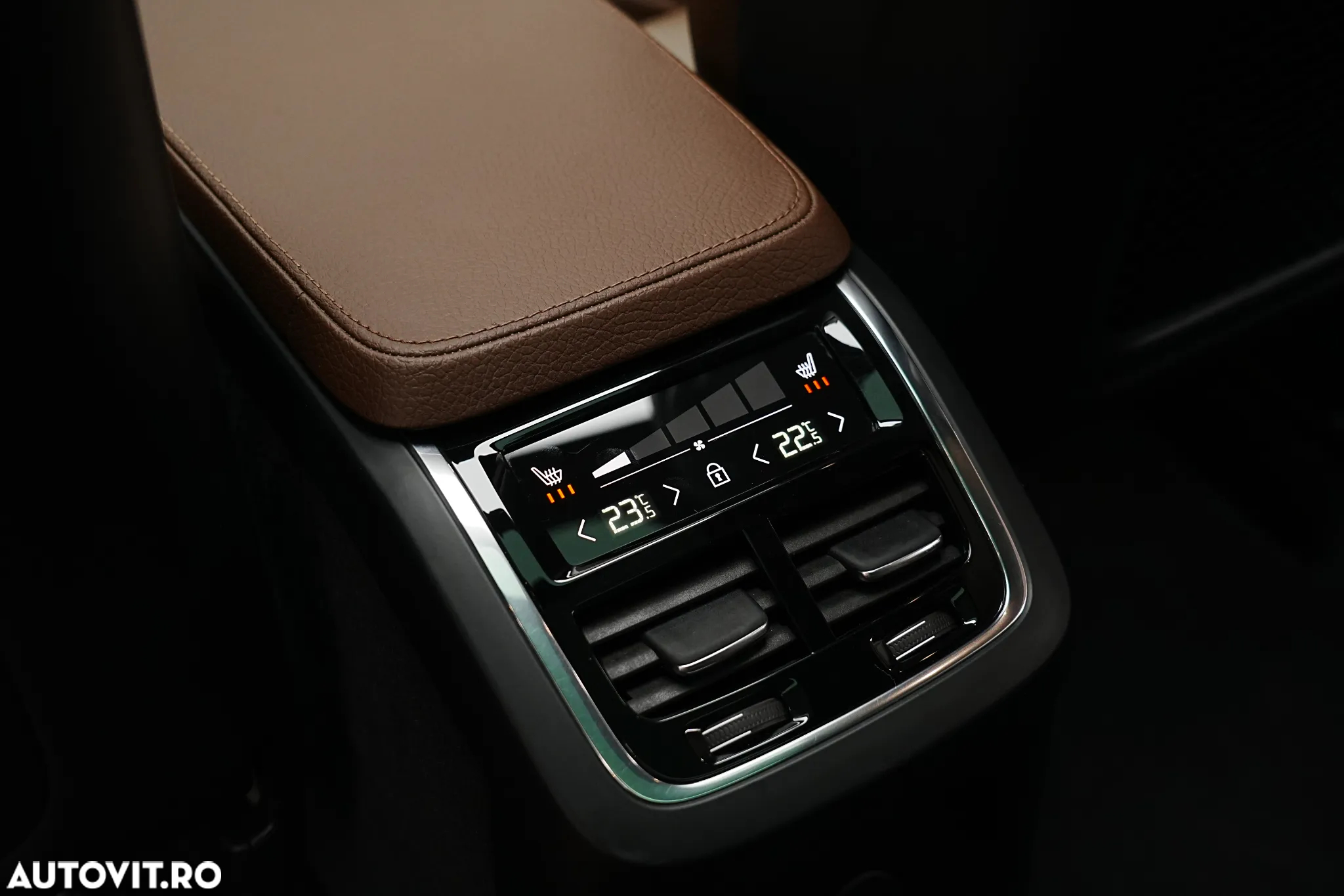 Volvo XC 90 T8 AWD Recharge Geartronic Inscription Expression - 34
