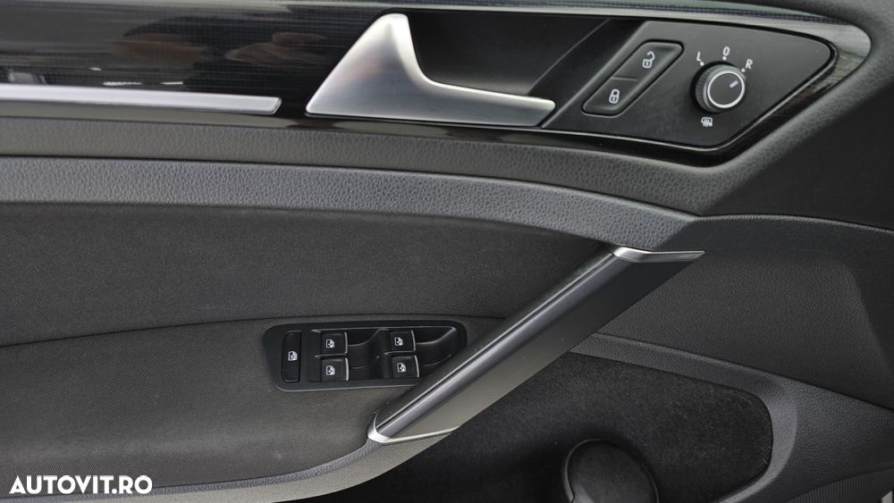 Volkswagen Golf - 11