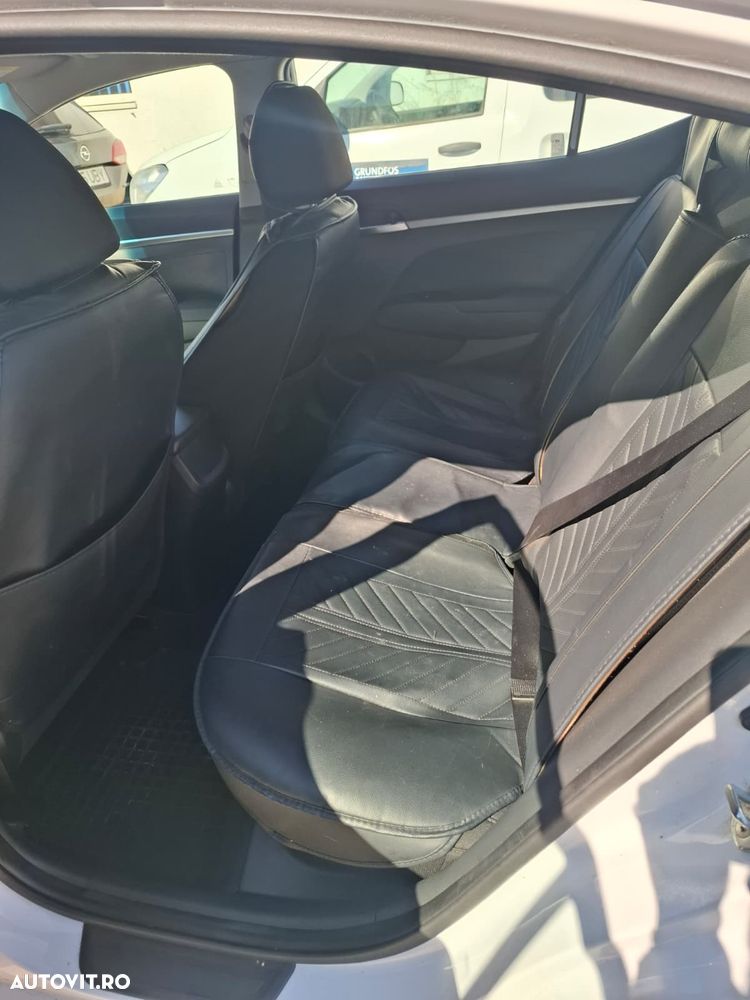 Hyundai Elantra 1.6 MPi Exclusive - 13