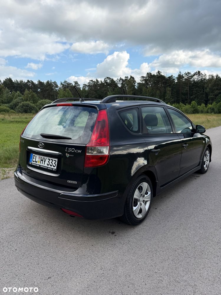 Hyundai i30 i30cw 1.6 CRDi FIFA WM Edition - 4