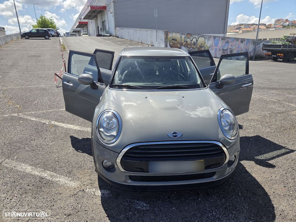 MINI 5 Portas Cooper D Auto - 5