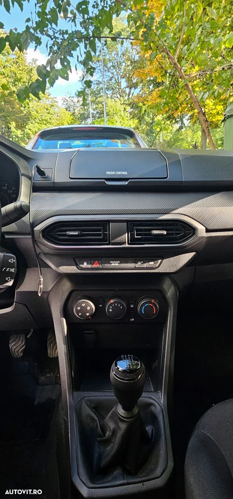 Dacia Logan TCe 90 Essential - 8