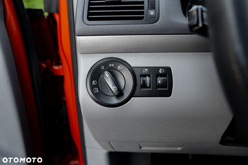 Volkswagen Touran 1.6 - 30