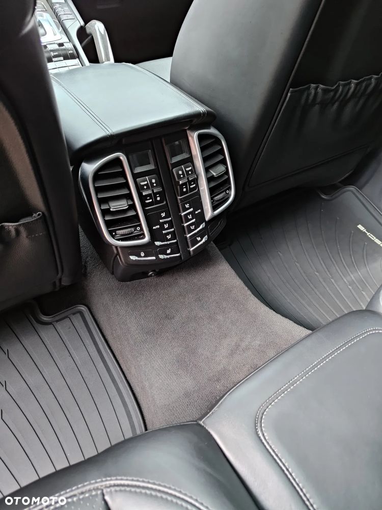 Porsche Cayenne Turbo Tiptronic S - 30