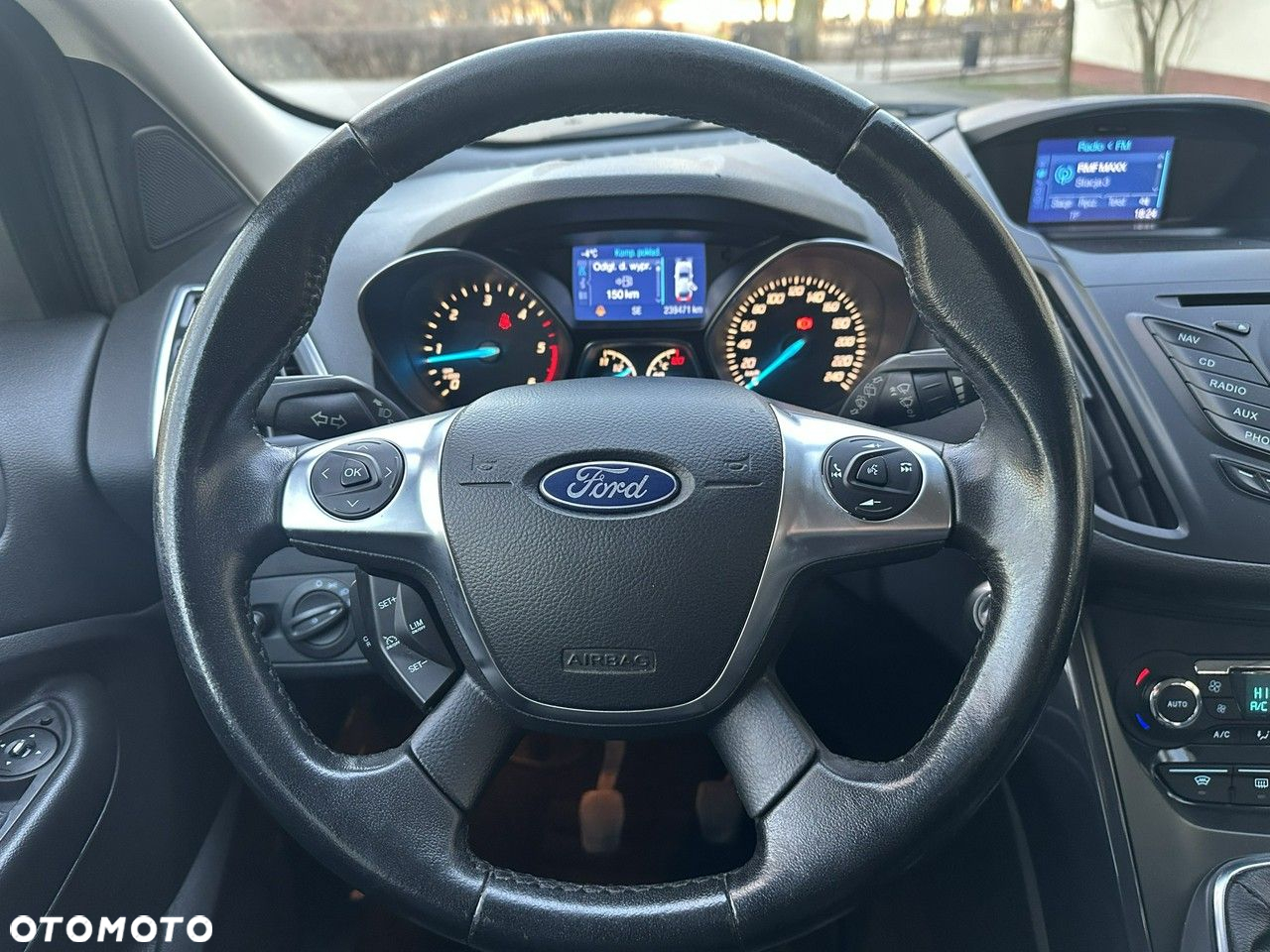 Ford Kuga - 37